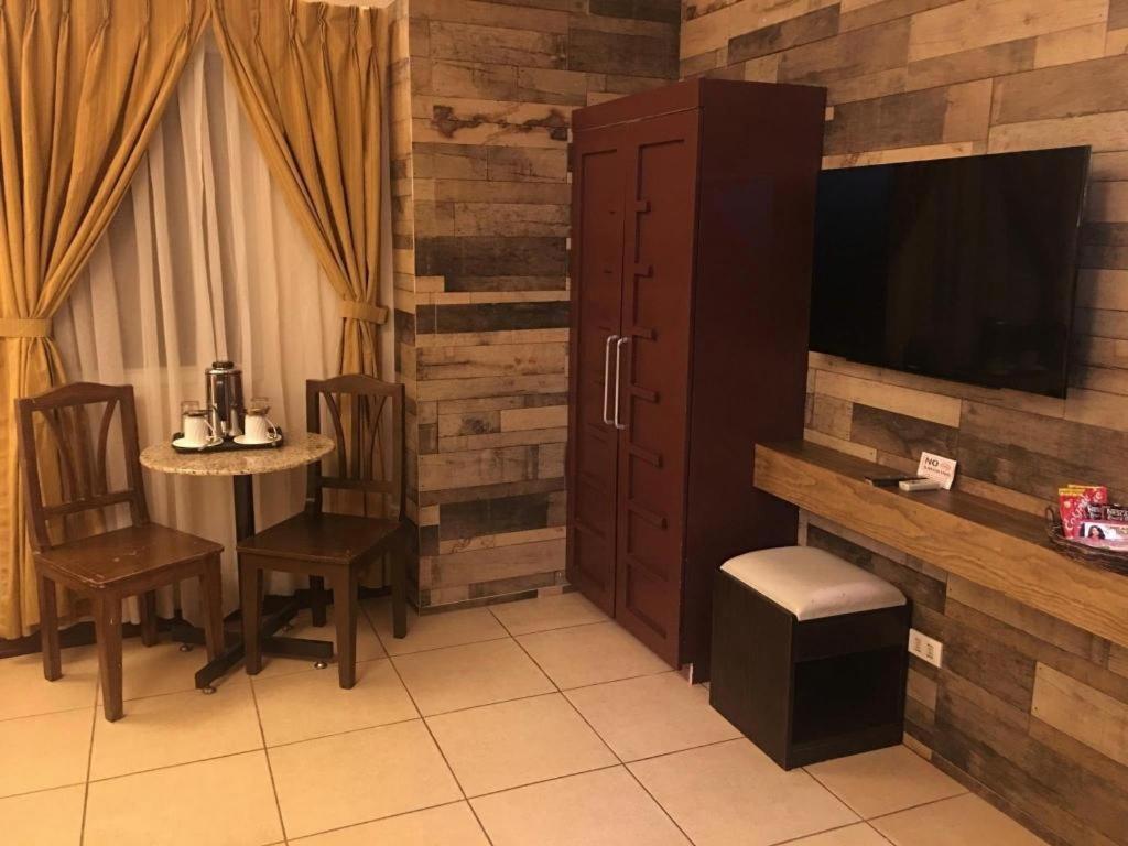 Hotel Nicanor Dumaguete City Ngoại thất bức ảnh