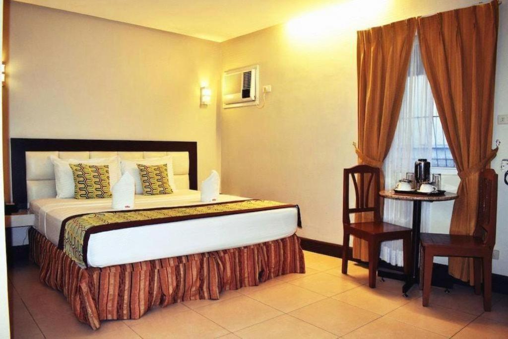 Hotel Nicanor Dumaguete City Ngoại thất bức ảnh