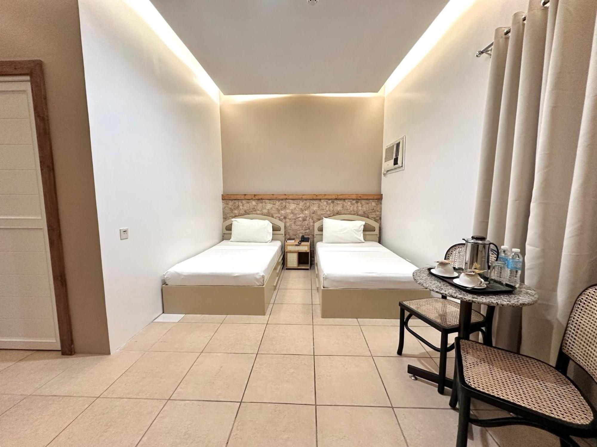 Hotel Nicanor Dumaguete City Ngoại thất bức ảnh