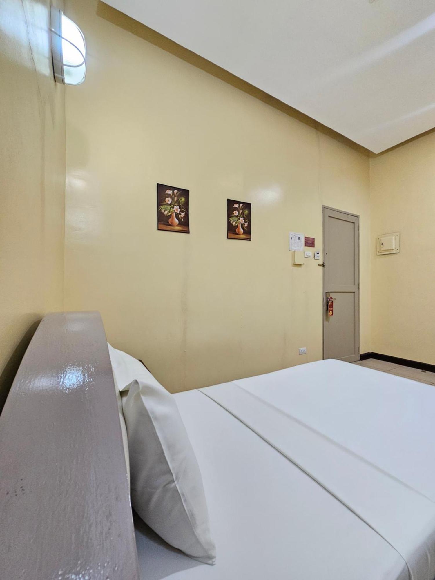 Hotel Nicanor Dumaguete City Ngoại thất bức ảnh