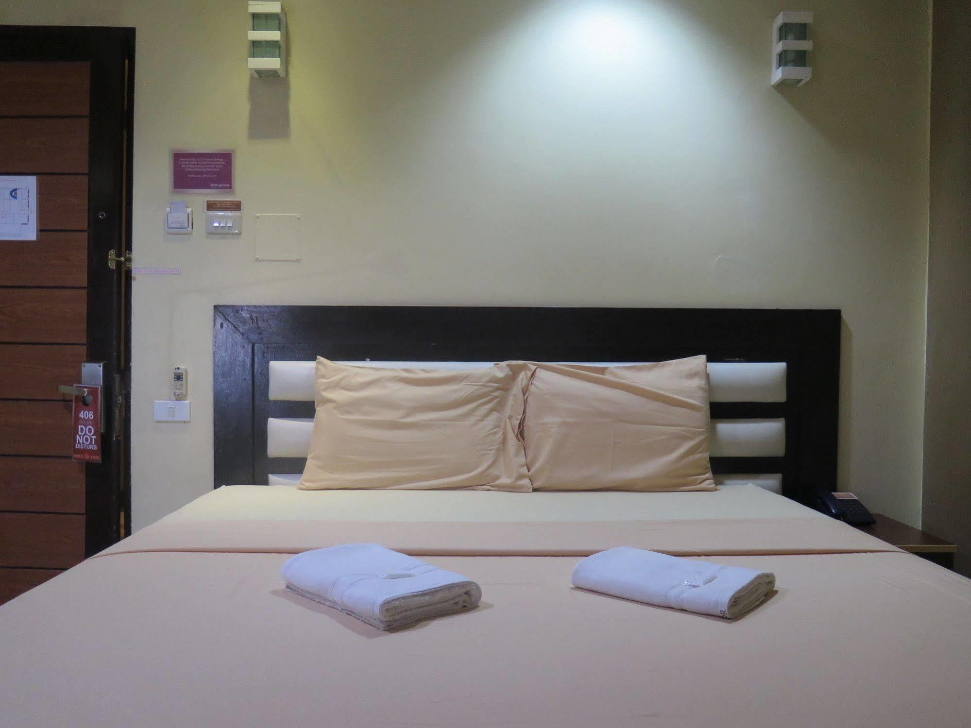 Hotel Nicanor Dumaguete City Ngoại thất bức ảnh