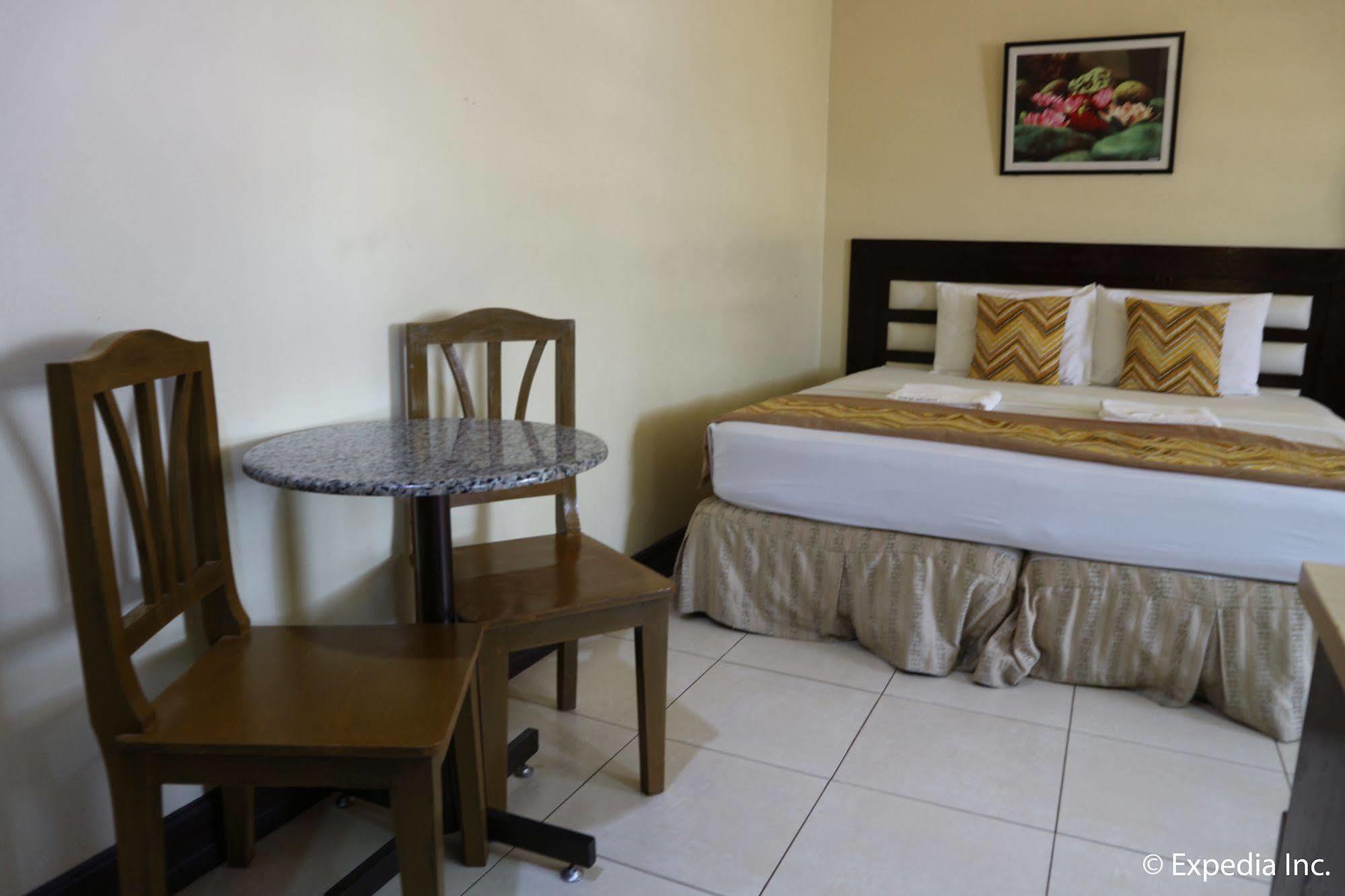 Hotel Nicanor Dumaguete City Ngoại thất bức ảnh